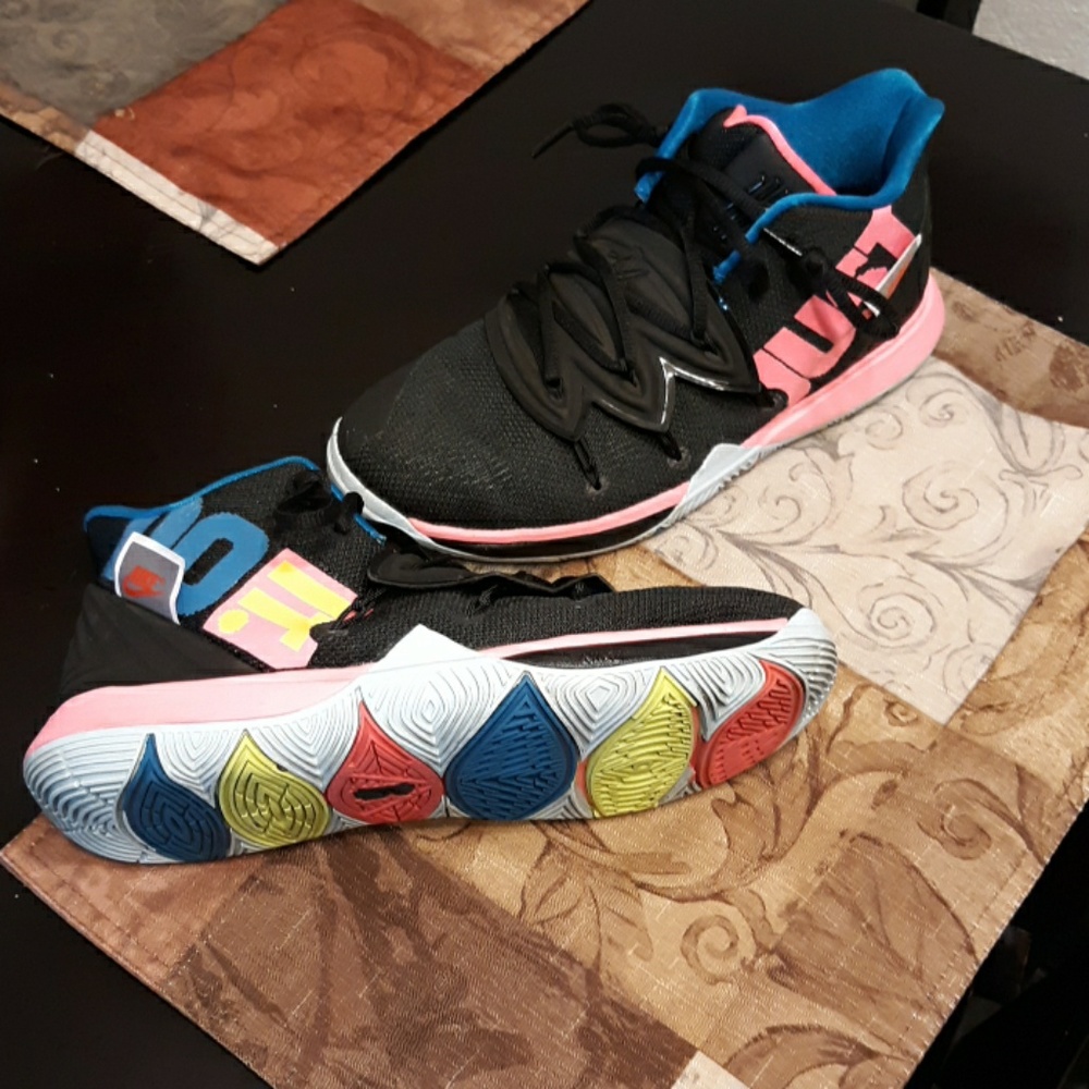 Kyrie Erving Woman's basketball shoe